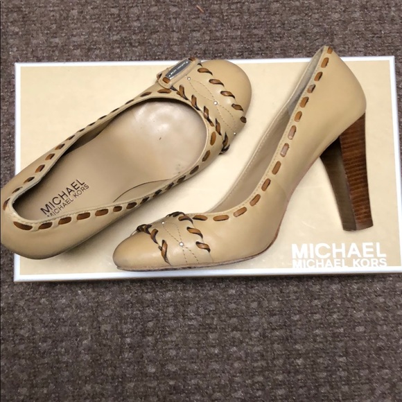 MICHAEL Michael Kors Palm Beach High Pump EUC - Picture 1 of 8